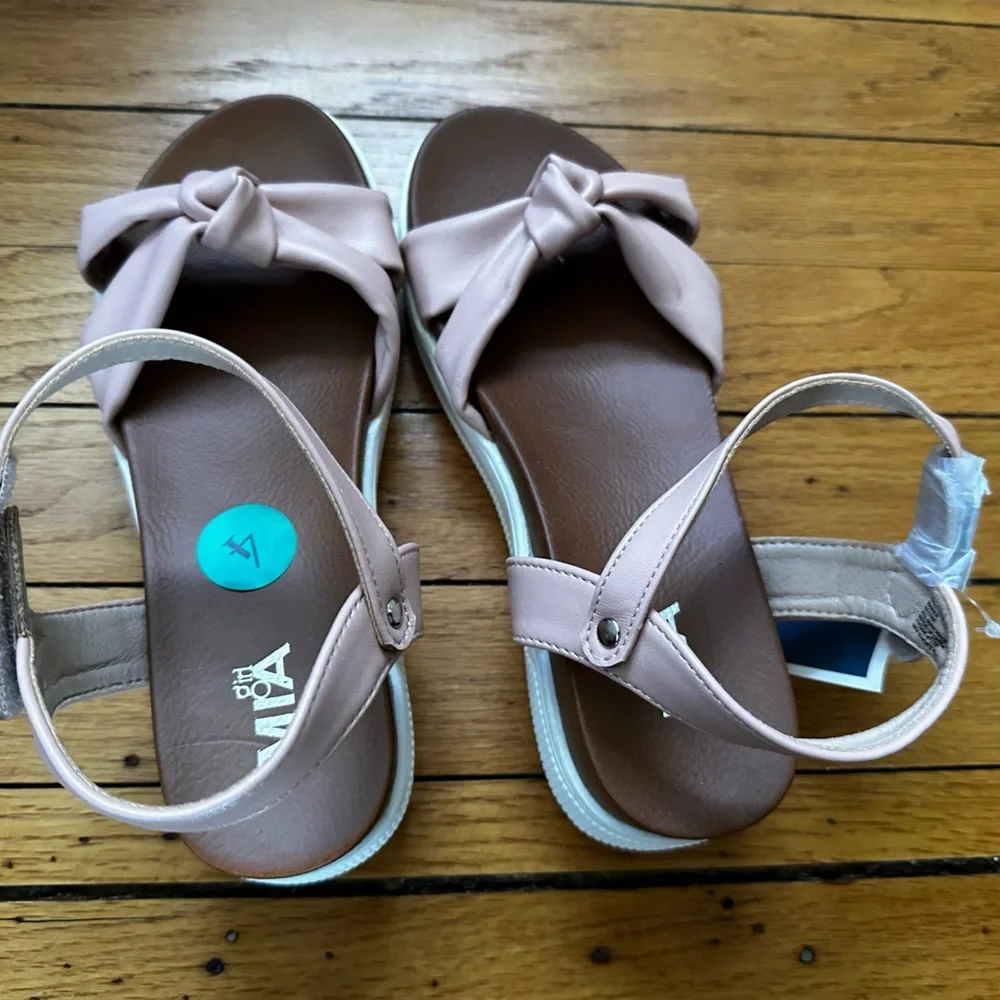 NWT Mia cute and comfy sandals size 4 - Picture 2 of 7